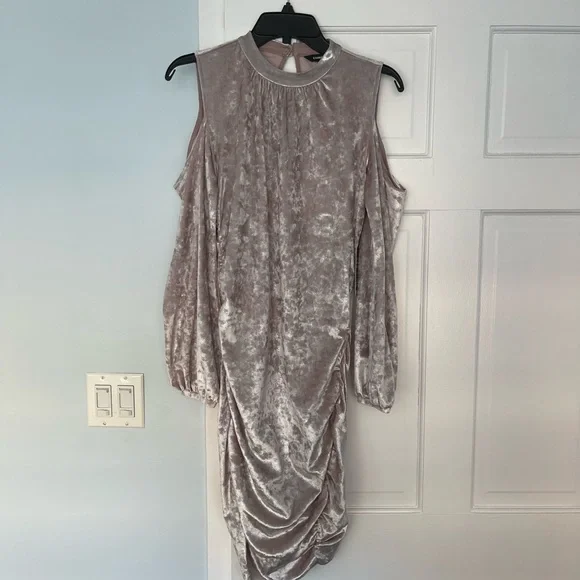 Express Crushed Velvet Cold Shoulder Dress - Picture 3 of 9